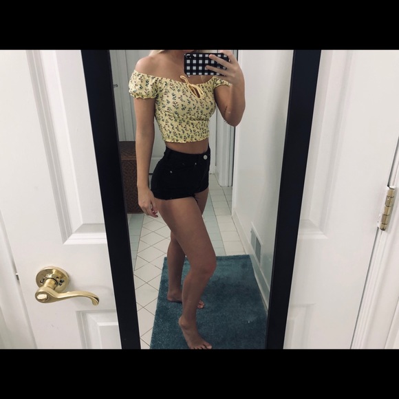 Black distressed denim shorts - Picture 2 of 3